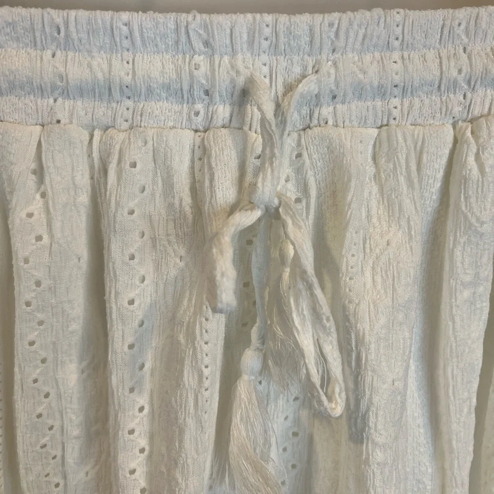 BCBGeneration White Eyelet Drawstring Shorts SZ S